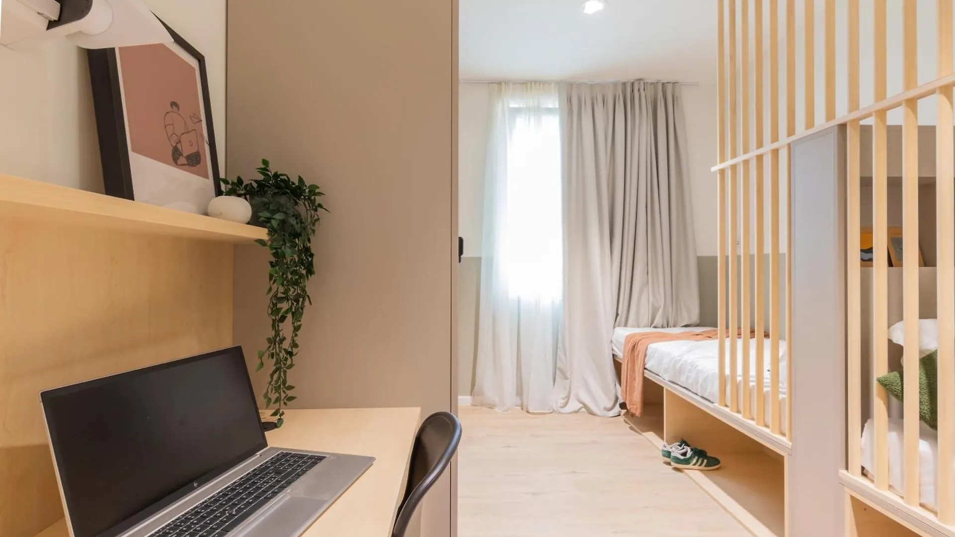 Well-Located Campus Rooms Near City Park Milan Italy