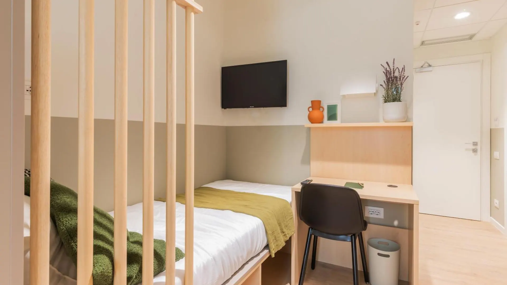 Well-Located Campus Rooms Near City Park Milan 0*,  Italy