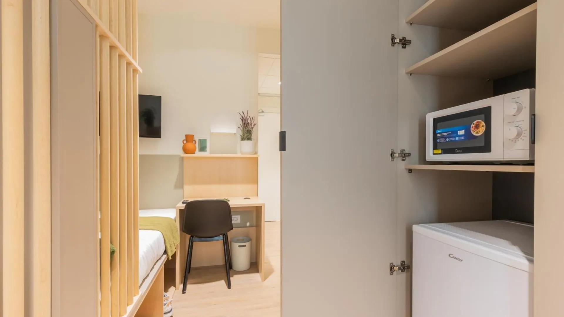 Well-Located Campus Rooms Near City Park Milan Apartment