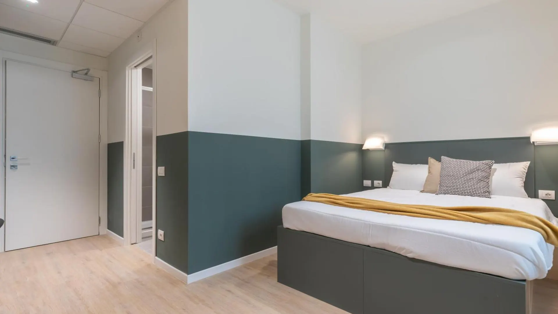 Well-Located Campus Rooms Near City Park Milan Italy