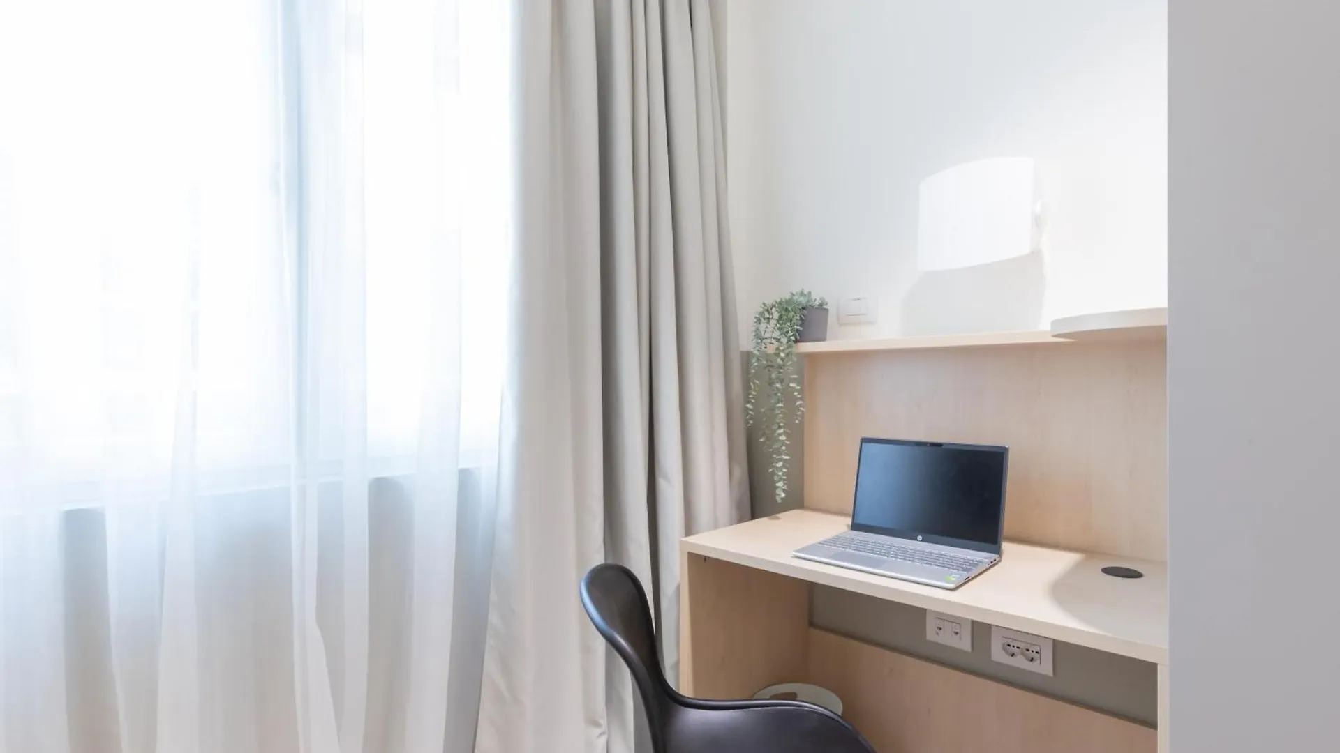 Well-Located Campus Rooms Near City Park Milan 0*,  Italy