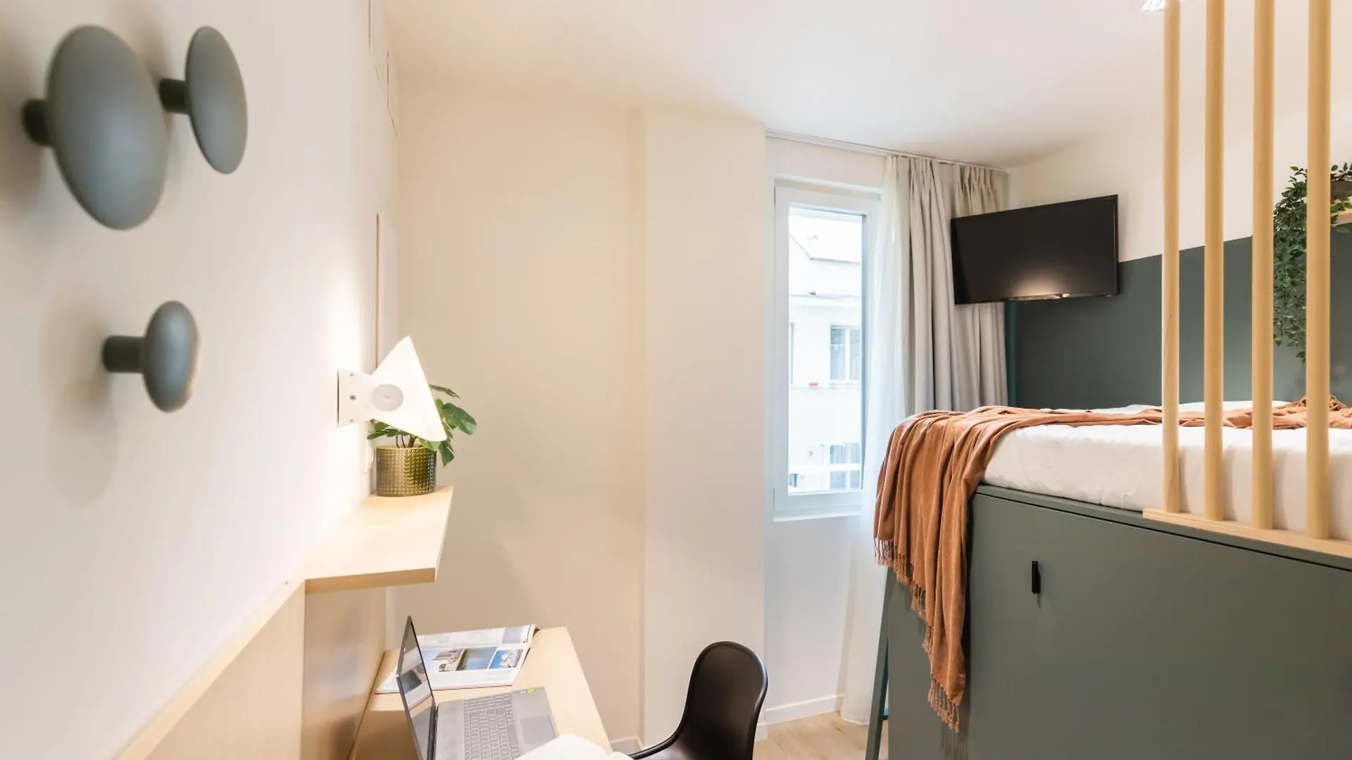 Well-Located Campus Rooms Near City Park Milan Italy