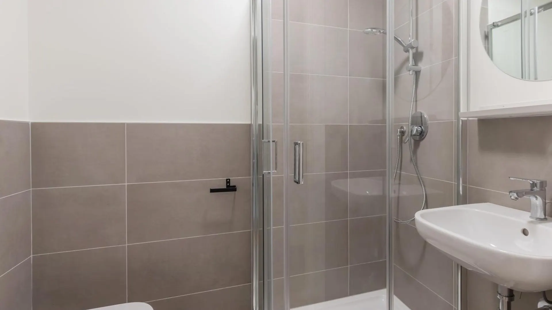 Well-Located Campus Rooms Near City Park Milan